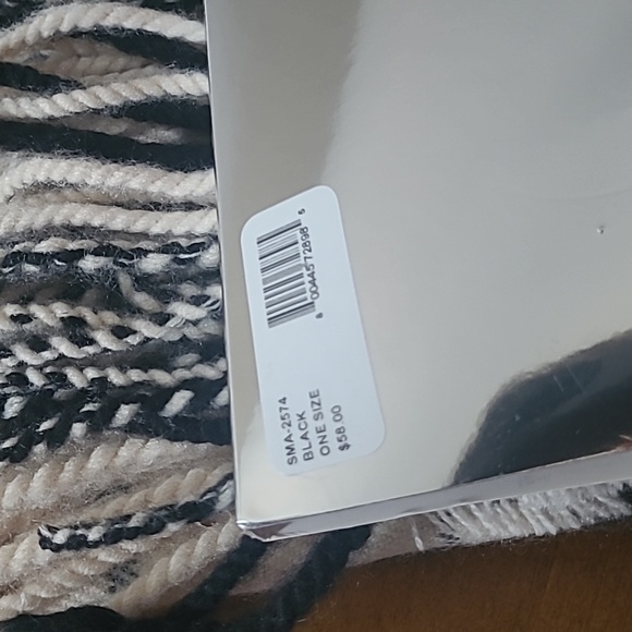 Steve Madden Cozy Hat & Scarf Set - Picture 4 of 4